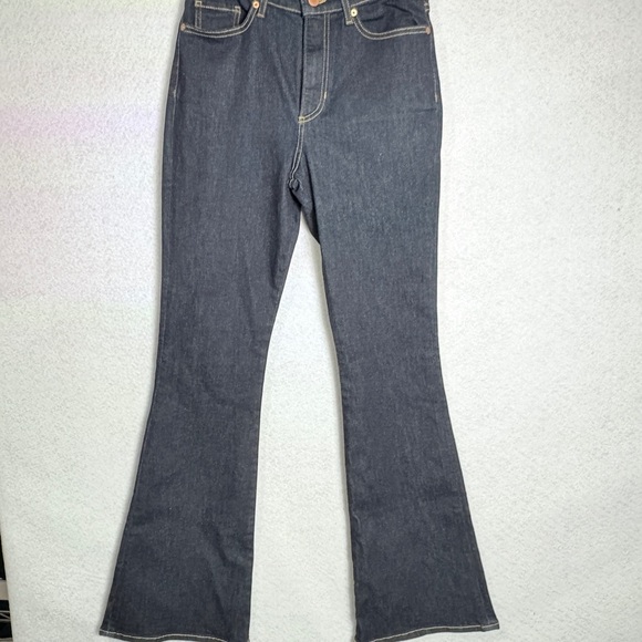 Banana Republic High Rise Flare Jeans
Size 27 Like New! - Picture 1 of 4